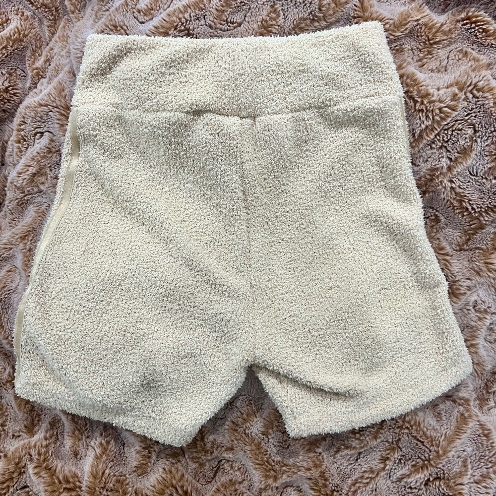 Adidas Originals Teddy Shorts - NWT - S - Picture 9 of 9
